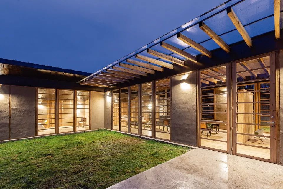 厄瓜多尔 Patios 住宅 | 自然景观中的绿色之家-53