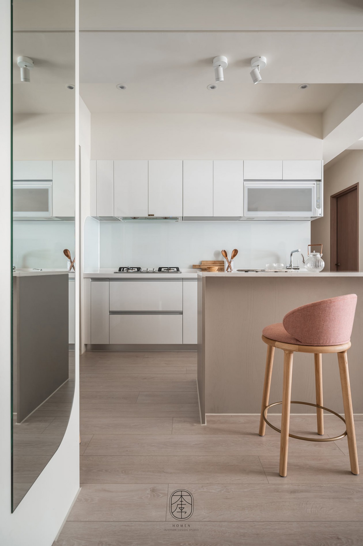 无重量感柔和色调平层设计-15