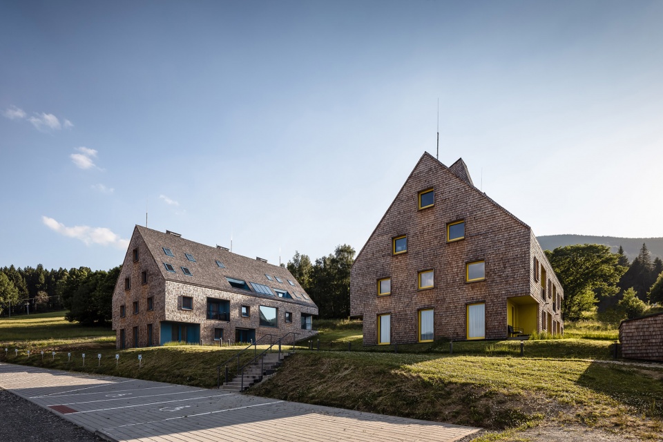 Filipovice 公寓楼,捷克 / CL3 极简主义与传统山墙的完美融合-3