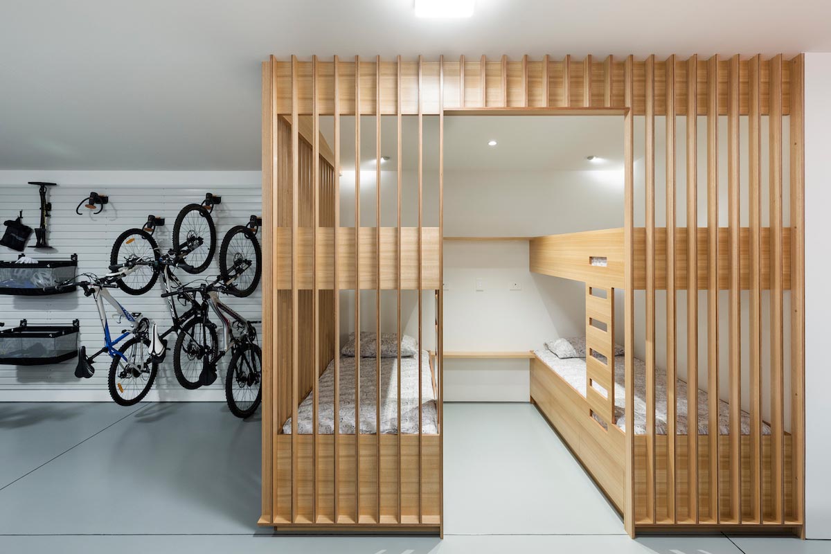 Lakes Edge light, airy holiday home by ChowHill Architects   CAANdesign  Architecture and home design blog-23