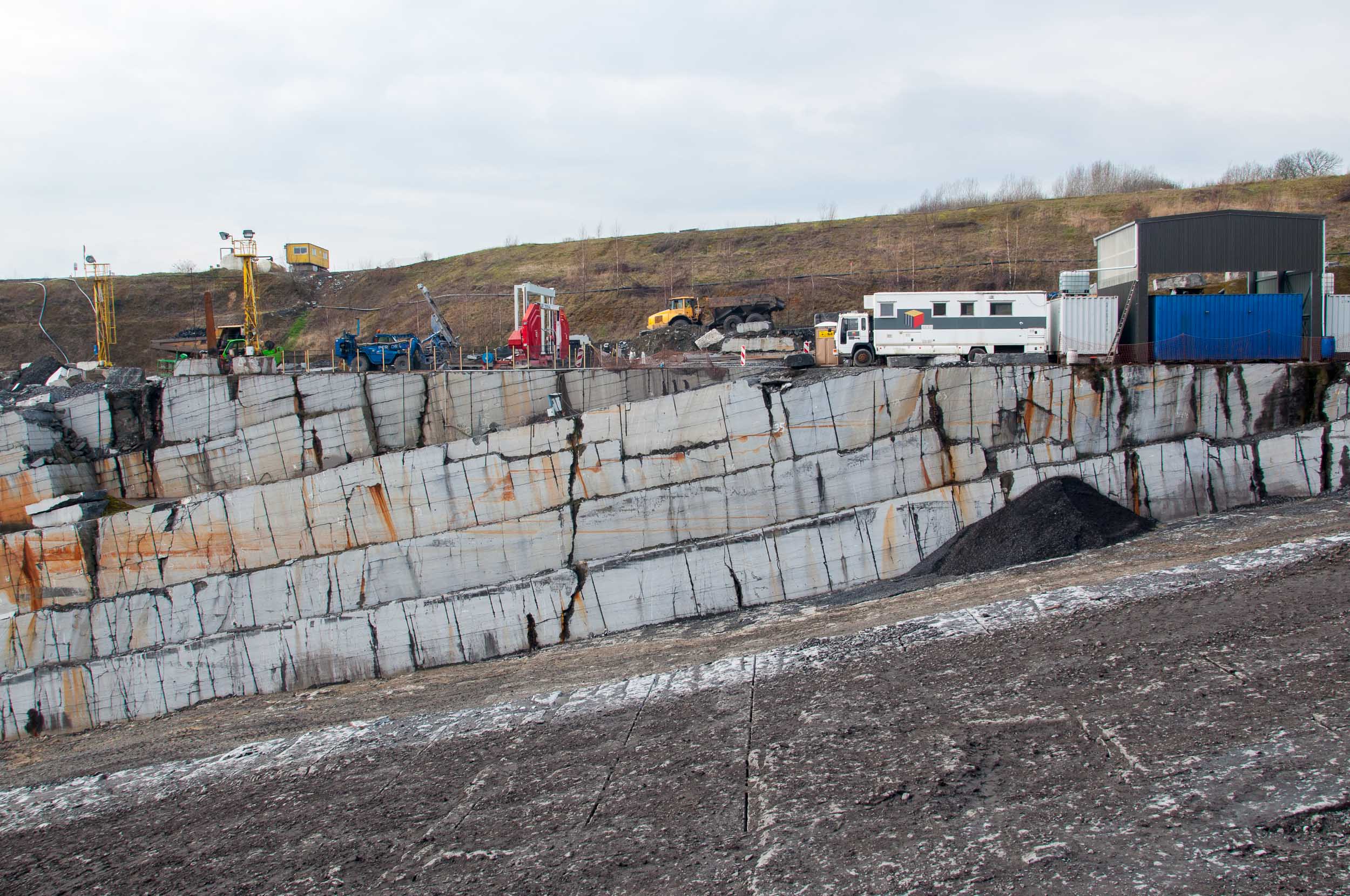 采石场·朱利安·卡雷德罗

注：Julien Carretero 一般是人名，按常见音译规则翻译为朱利安·卡雷德罗；Quarry 常见释义为采石场，若此处有特定含义，但因缺乏更多背景信息暂按常见义翻译 丨比利时埃诺-22