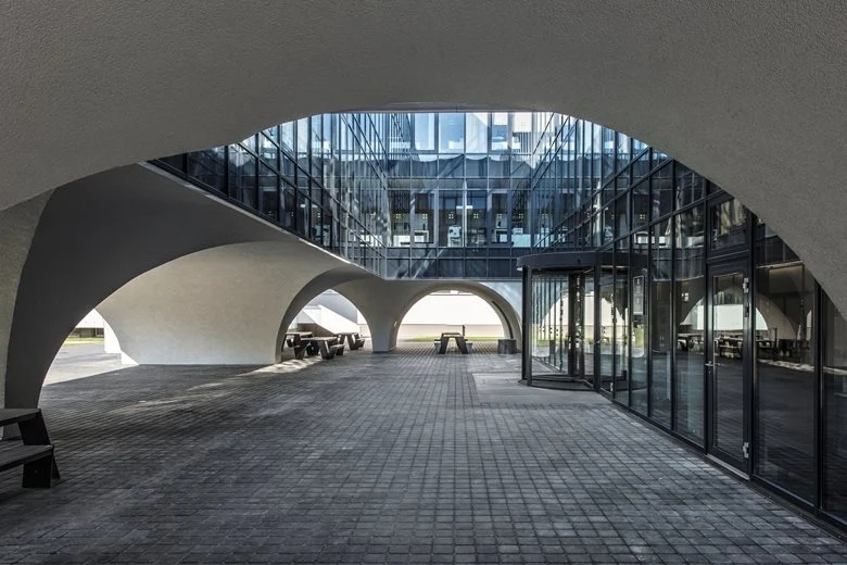 有序的开口有机的装饰有趣的游戏学校设计丨戈者设计-6