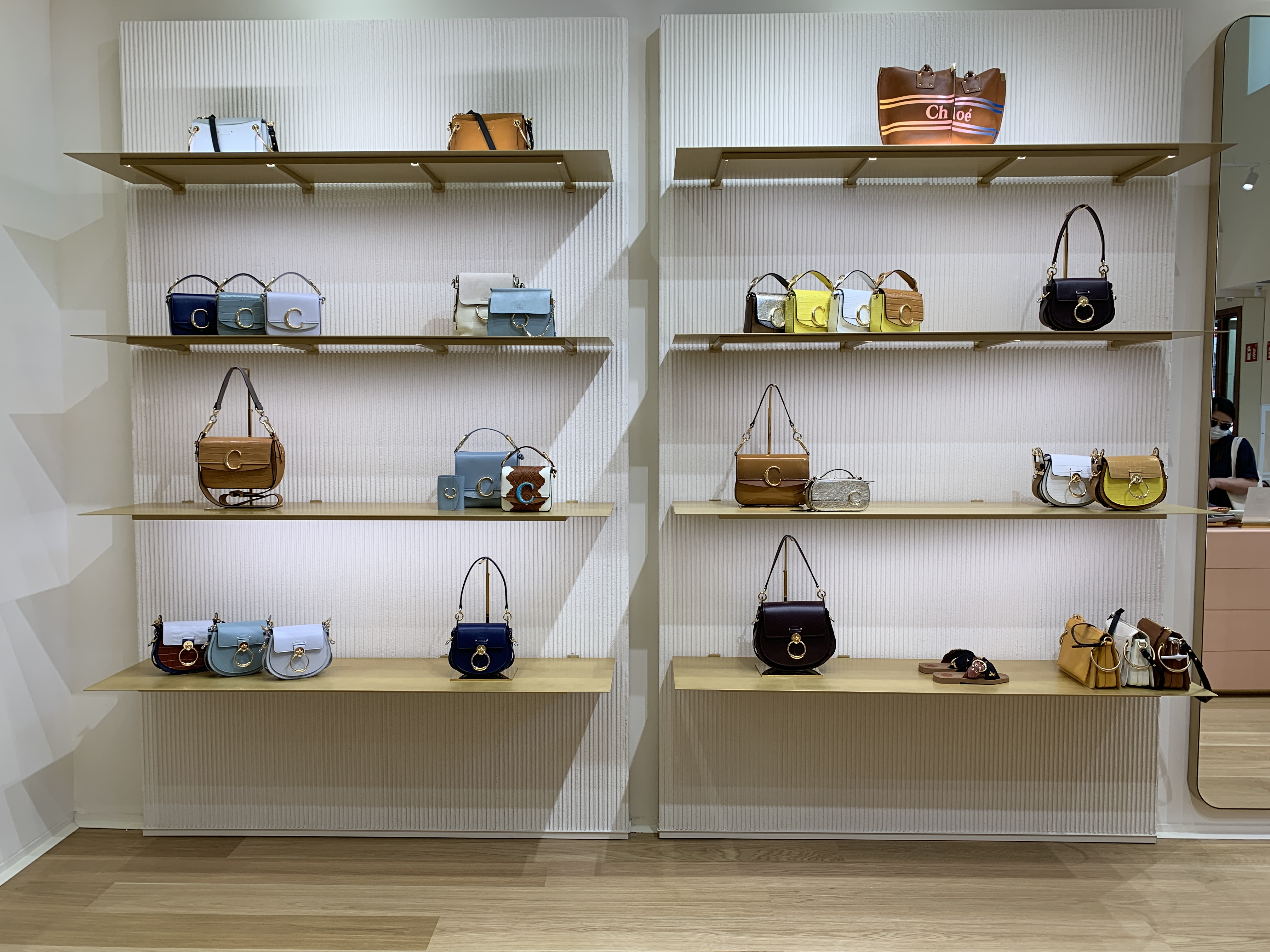 Chloé精品店视觉陈列与橱窗设计项目丨西班牙马德里-23