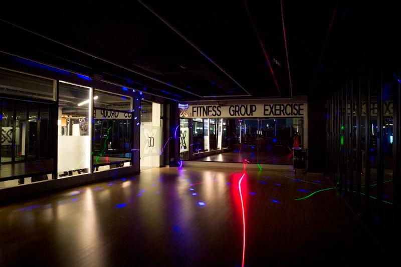 照明点亮 250 平健身中心，黑白风格尽显魅力-5