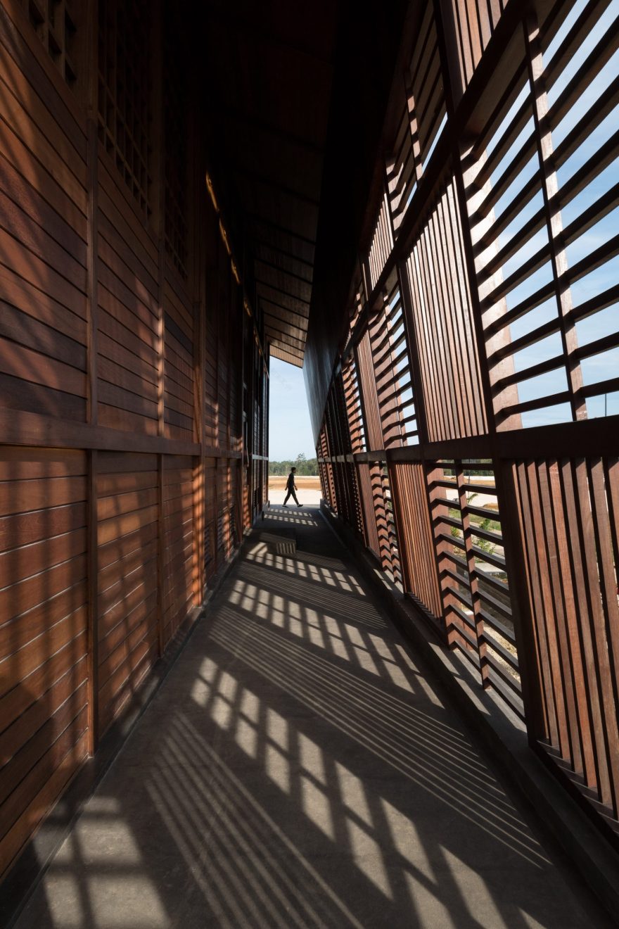 印尼橡胶园木质教堂,环保与信仰的融合-17