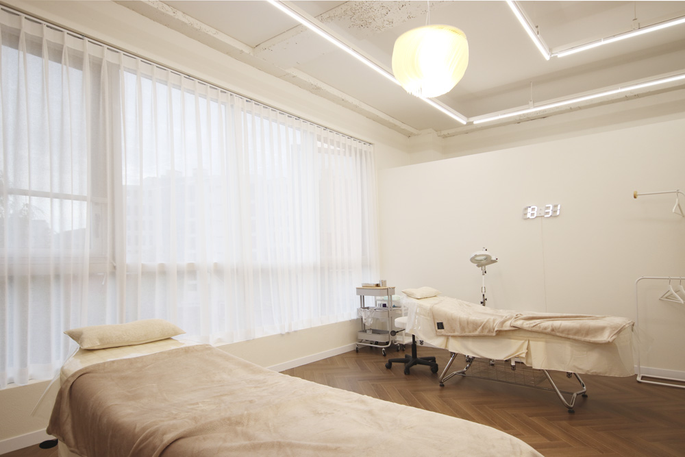 温馨韩式美容院，展现白色与木质的魅力-22