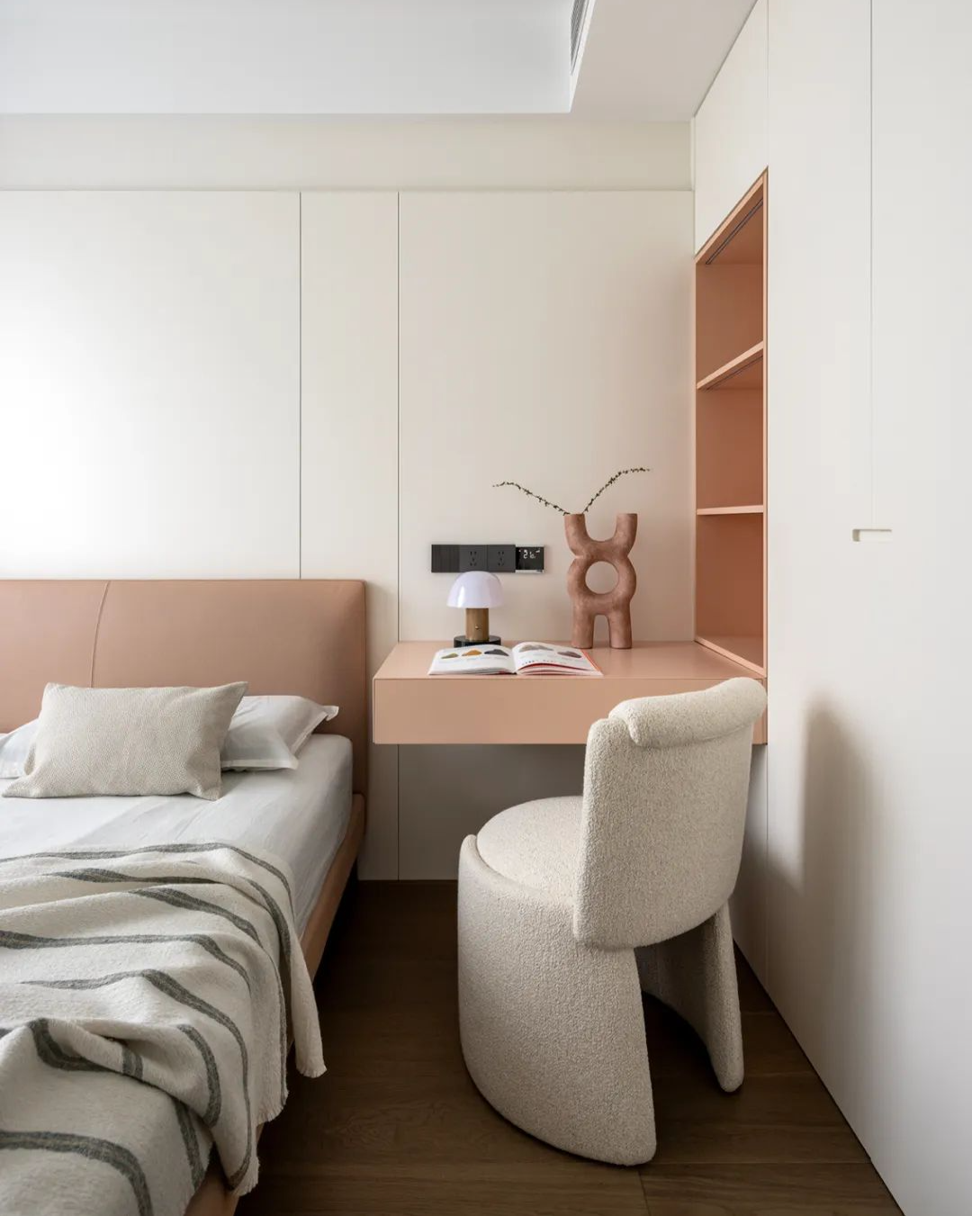 140㎡精选案例|越是简单的配色越耐人寻味-36