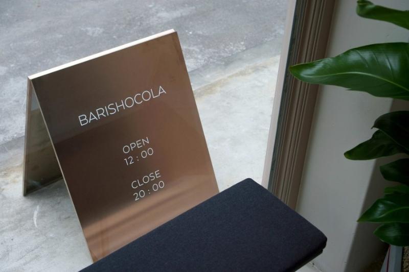 首尔十坪高级现代甜品店设计-9