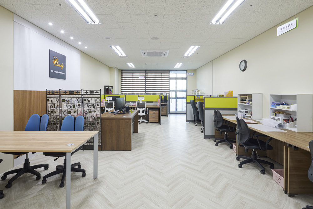 简约设计魅力 35 平米办公室装修报价解析-2