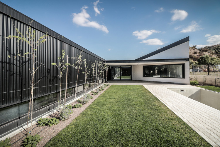 阿根廷私人住宅,融入生活场景的多元展馆设计-2