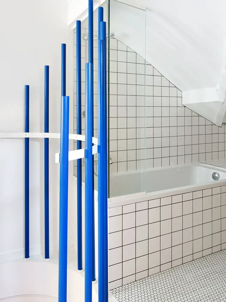 巴黎 50 平米极简双层公寓,蓝色调搭配惊艳设计-11