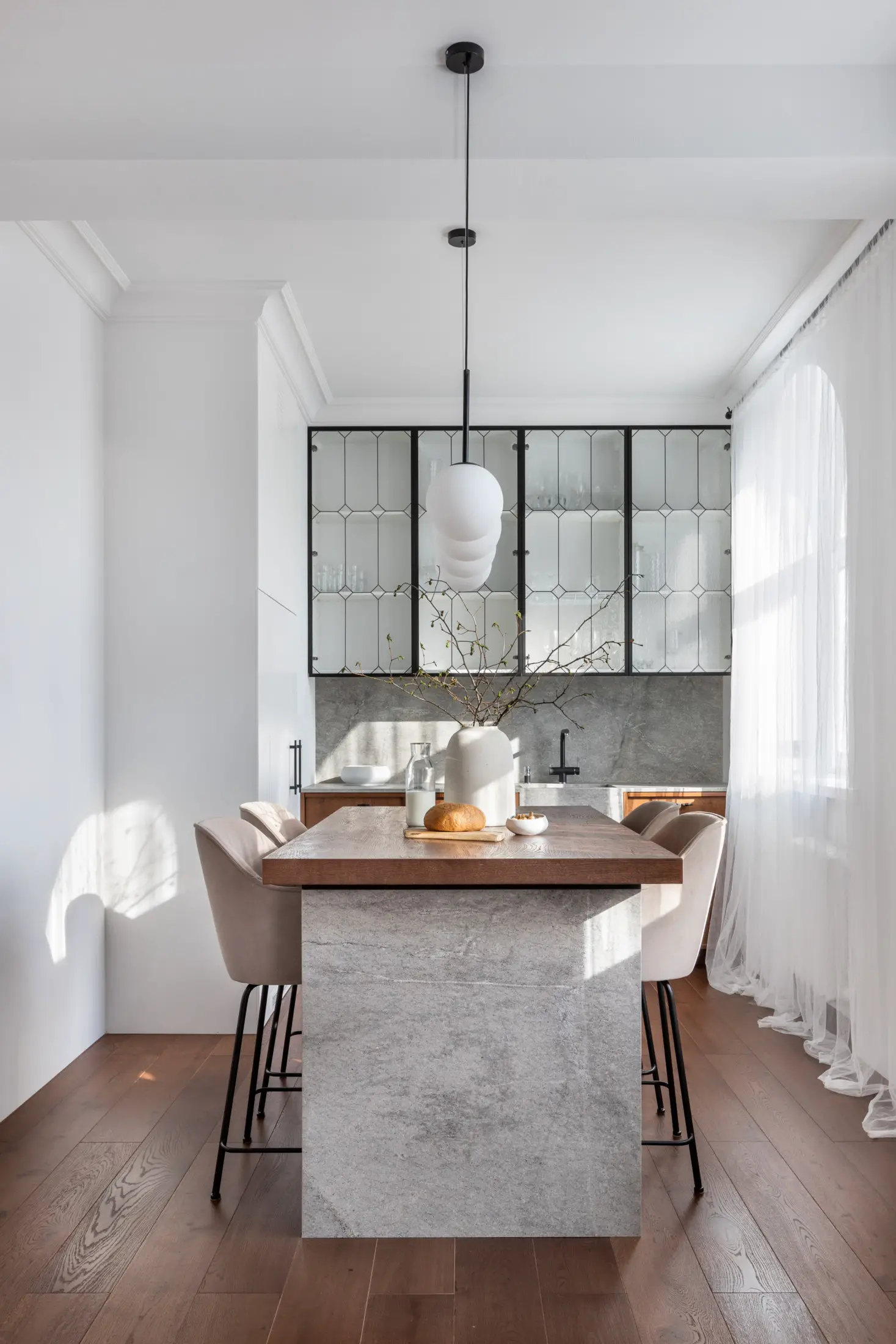 Minsk 市中心 65m2 极简公寓 | 历史与现代的完美结合-3