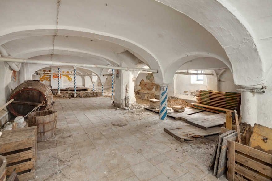 废弃酒厂重生,酒店设计演绎复古工业风-18