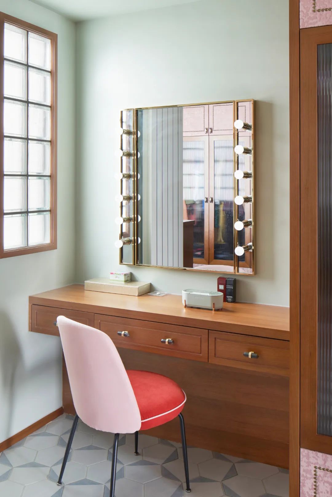 花湖汀 | 复古韵味融入生活细节,打造优雅时光空间-54