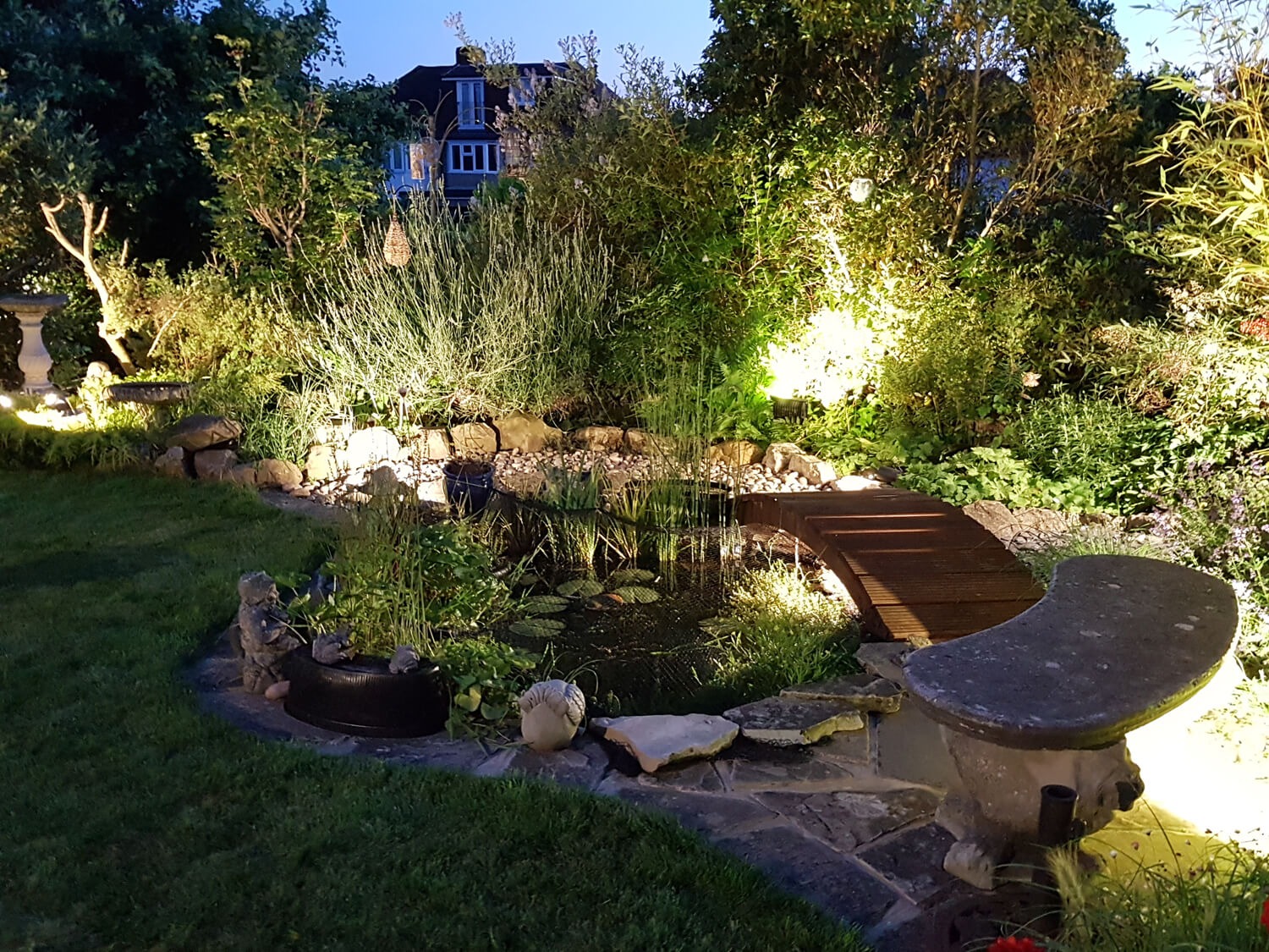 Sutton半独立式住宅分层花园设计-12