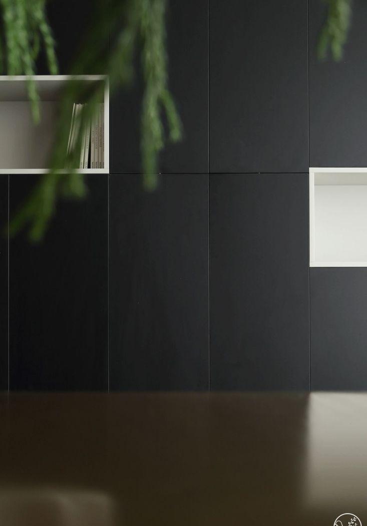 清羽设计丨平层丨黑白冷调如何打造温馨小家-10