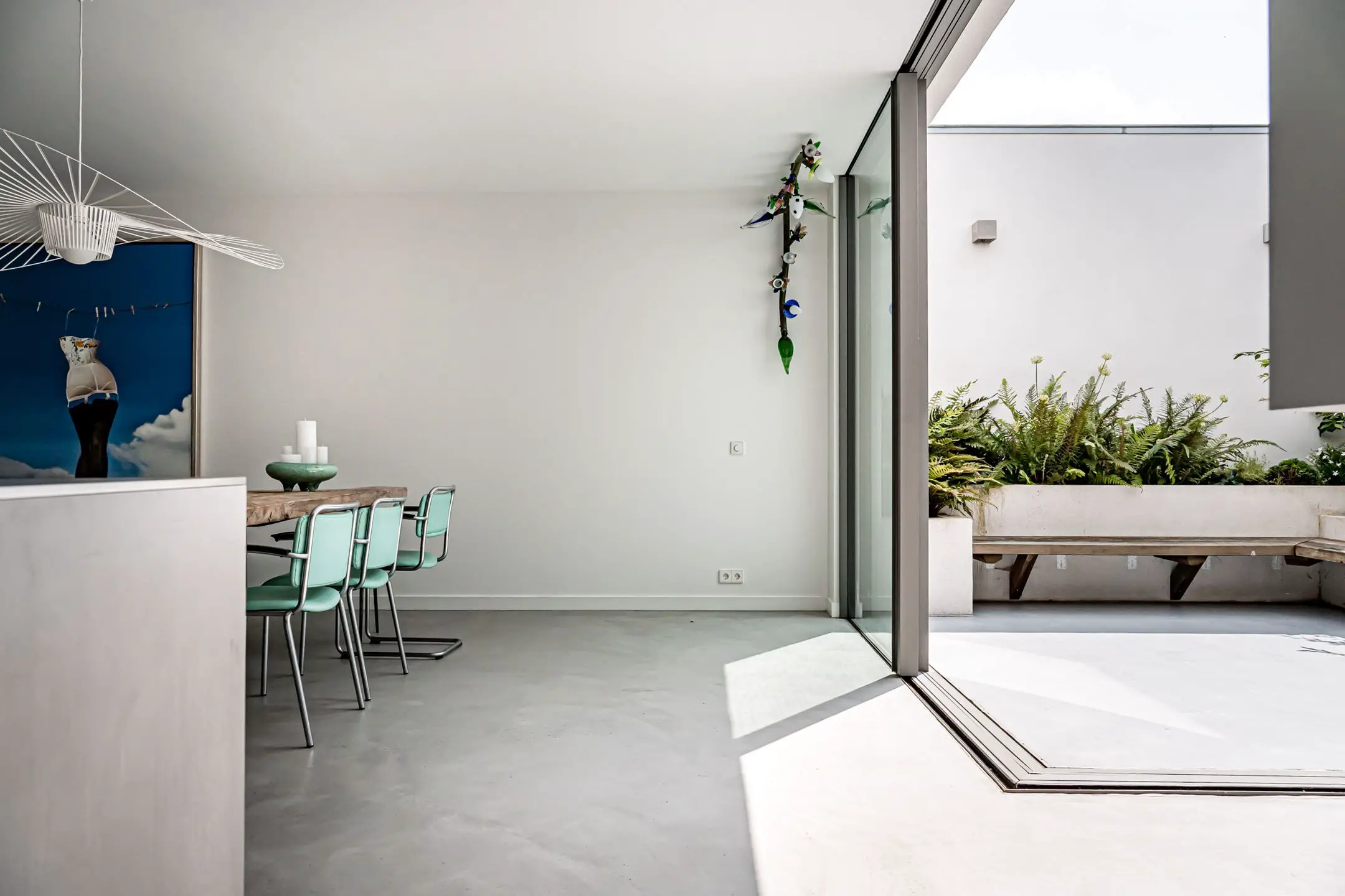 荷兰优雅明亮公寓设计，城市绿意渗透室内-6