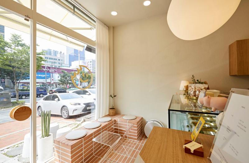 10 坪甜品店，打造简约可爱氛围-6