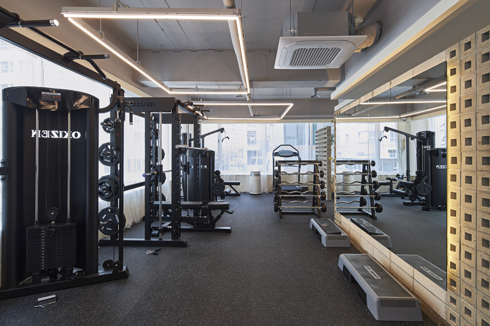 简约设计展现 30 坪健身中心魅力-4
