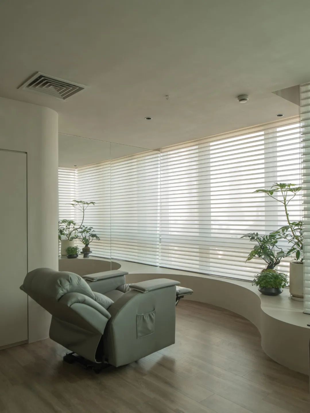 都市中的女性休憩空间 MMJ美甲美睫静安寺店丨中国上海丨多棵设计Studio DOTCOF-12