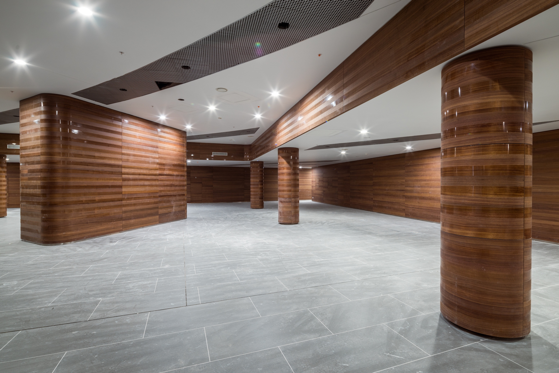 Àäìèíèñòðàòèâíûé è îáùåñòâåííî-äåëîâîé êîìïëåêñ «Íåâñêàÿ ðàòóøà»-64