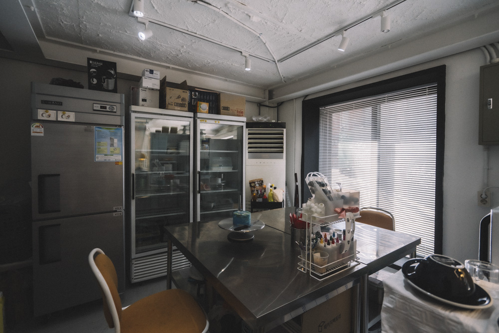 简约现代 9 坪蛋糕店 打造黑白色调氛围-14