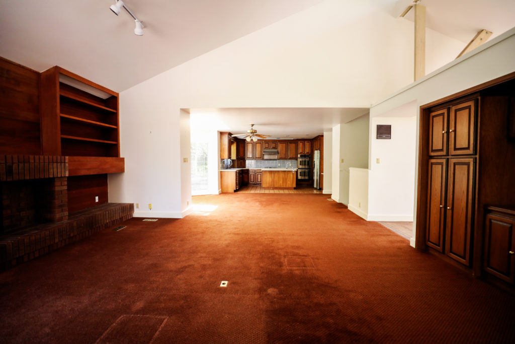 Stagg Mountain Modern楼上家庭房设计-8