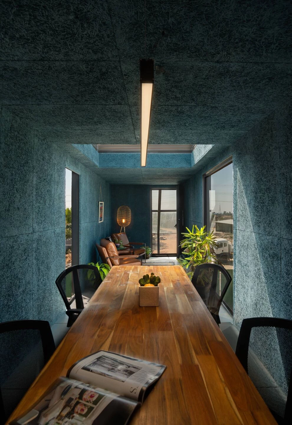 缤纷集装箱里的绿色办公空间-35