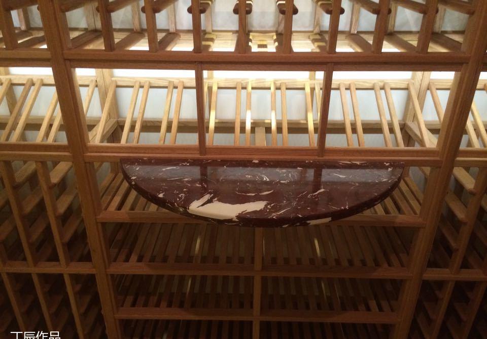 杭州九月森林别墅酒窖——实木酒架与大理石台面的完美融合-16