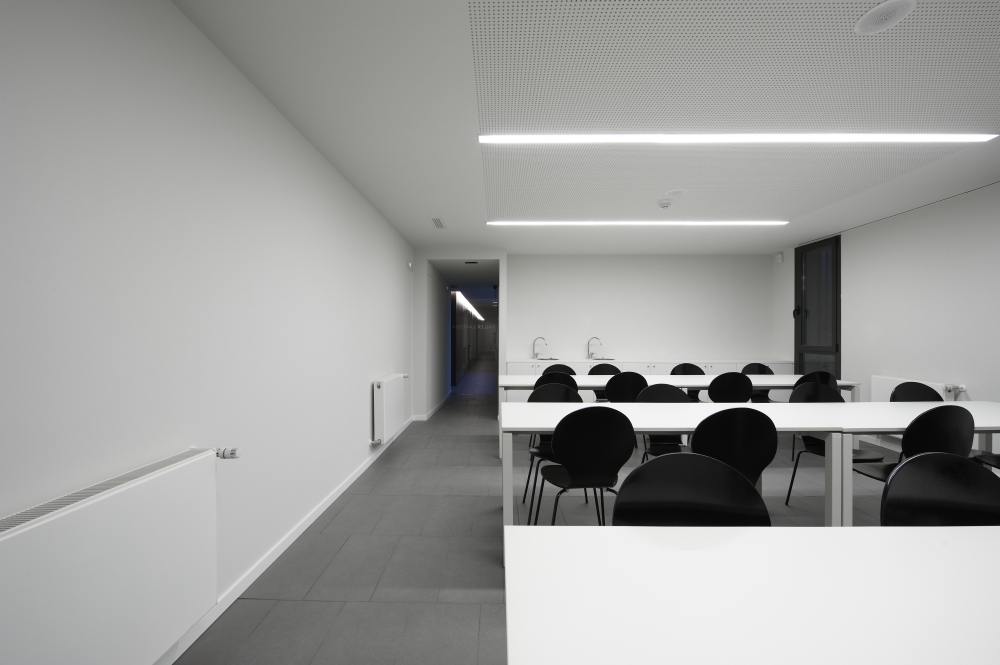 为无家可归者打造多功能庇护所-26