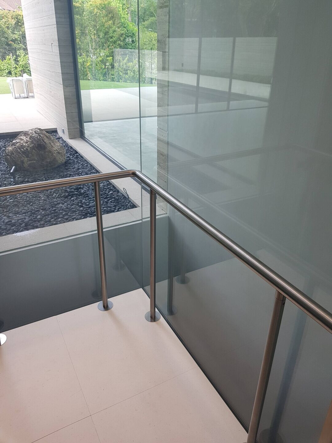 新加坡植物园旁的无框玻璃电梯别墅-18