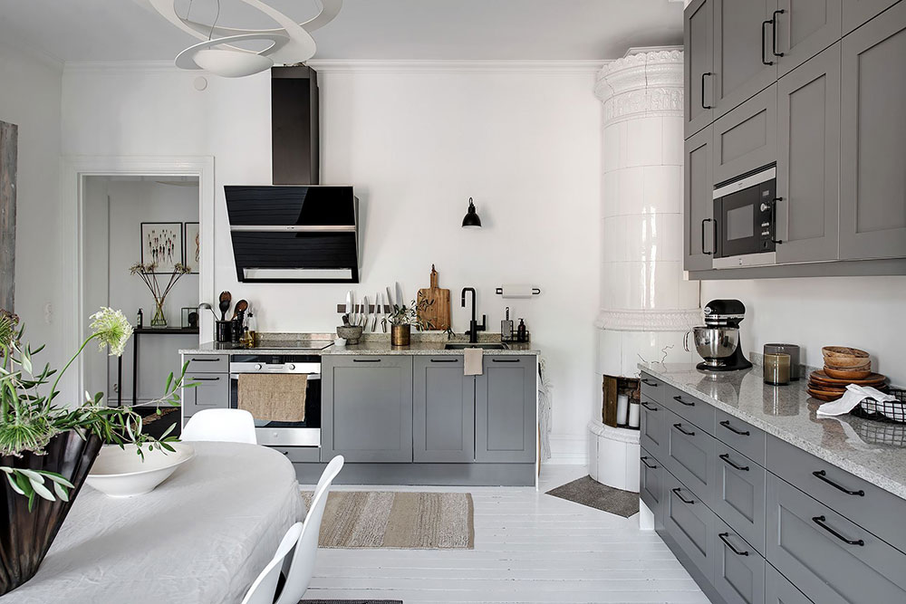 哥德堡优雅灰白公寓,复古门设计瞩目-14