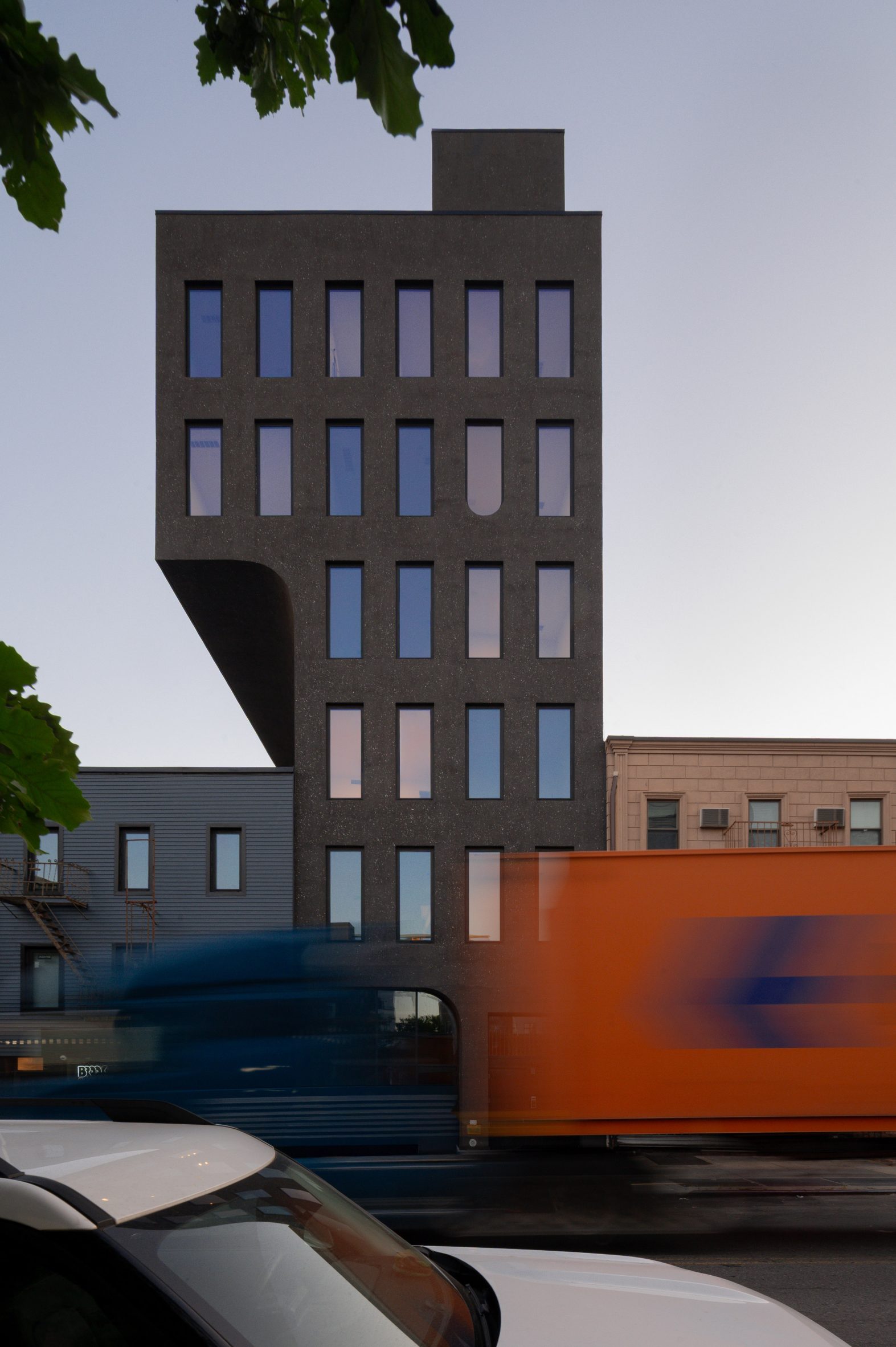 大都会545号(需结合具体语境,若Metropolitan有更合适的特定指代,需相应调整,这里按常见地址表述翻译) 丨Commoncraft-7