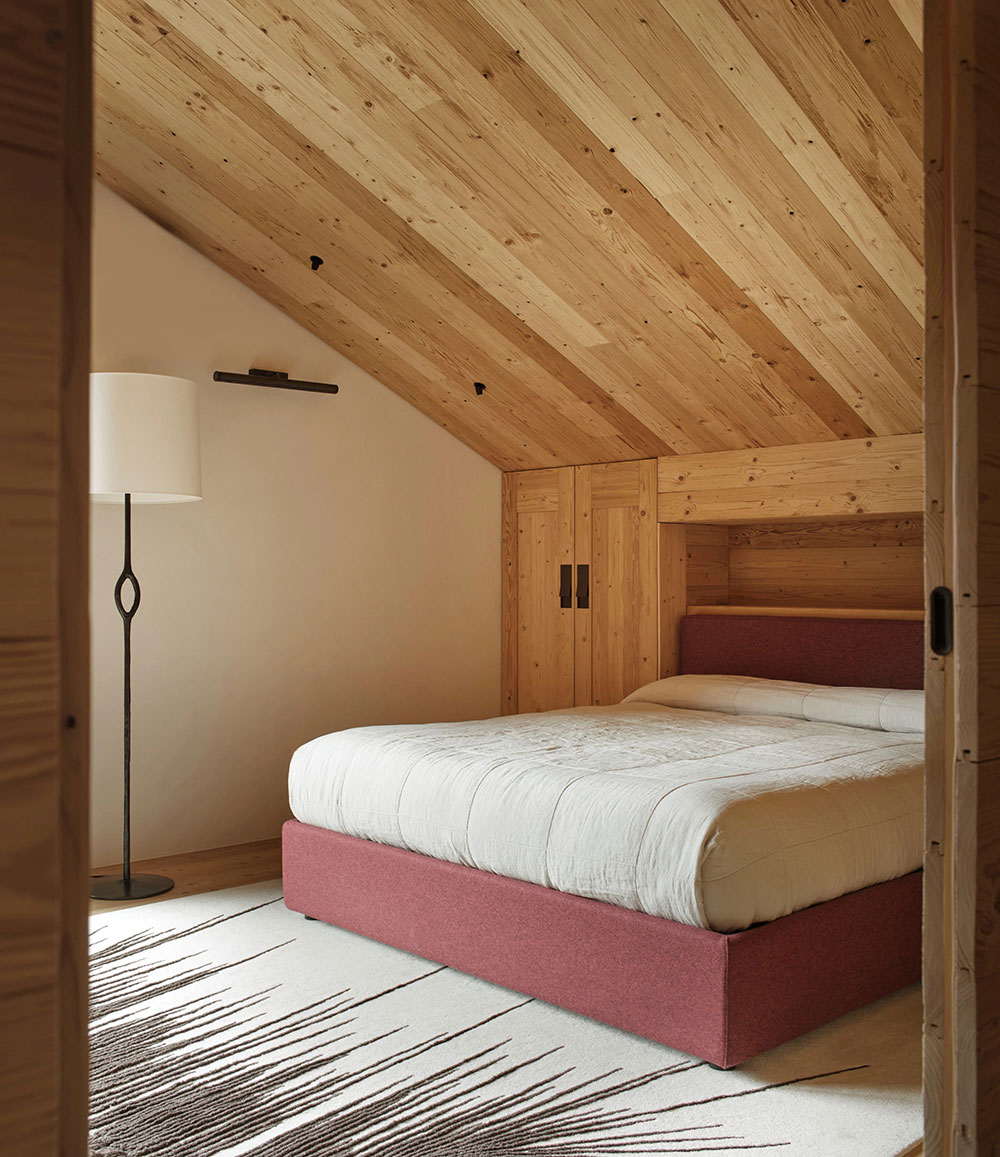 意大利阿尔卑斯山脉公寓的温馨优雅设计-16