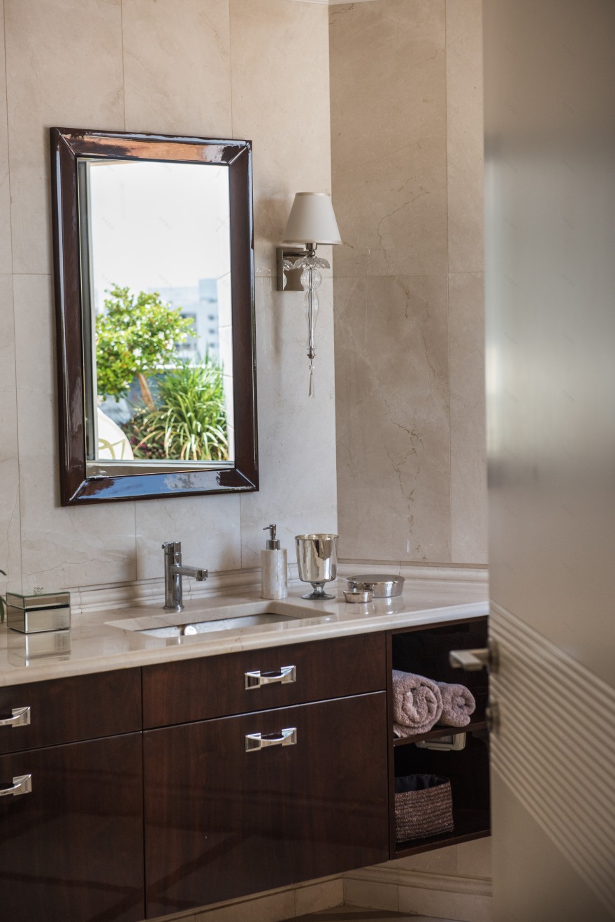 特拉维夫五角大楼顶层公寓 - 色彩斑斓的现代家庭空间-14