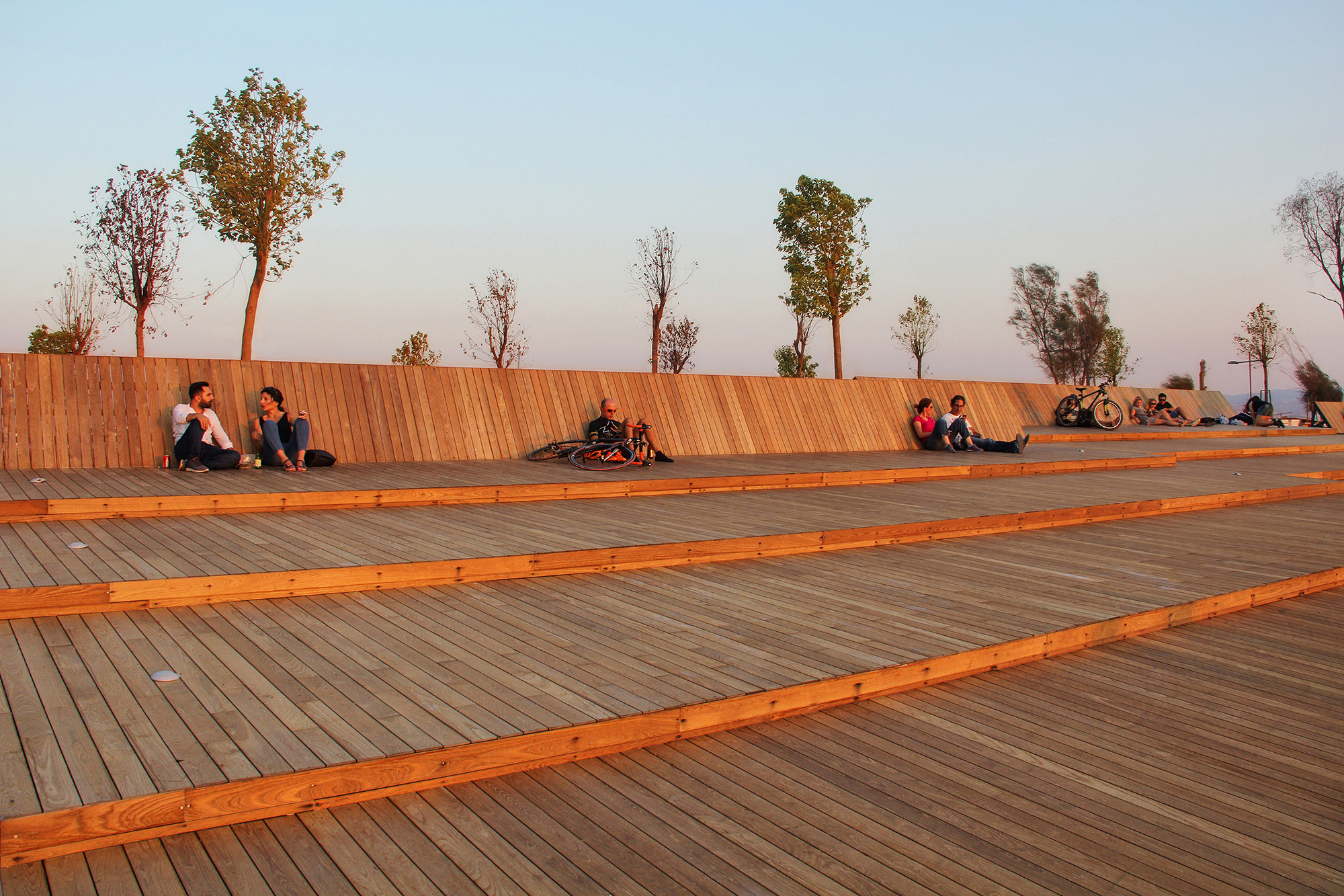 伊兹密尔海滨重塑项目 · Bostanlı日落休息室&人行天桥-22