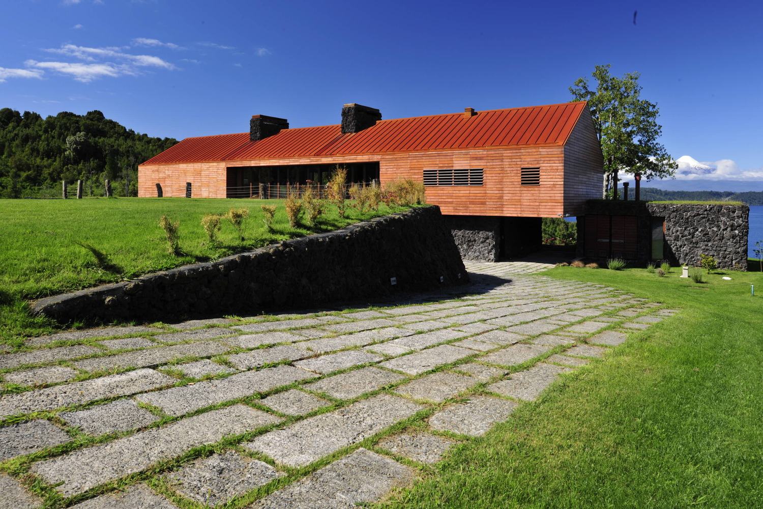 智利 Maiten 度假别墅 | 家庭共享空间与自然景观相融合-17