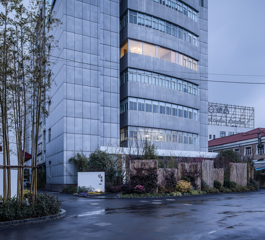 似我服装工作室 | 拓邦部落设计-0