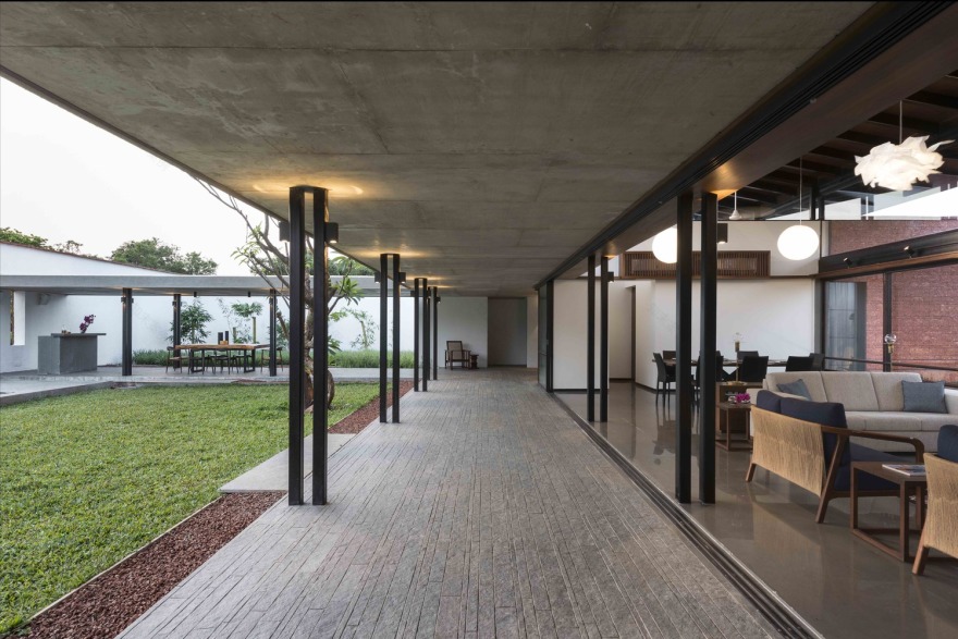 双胞胎别墅 | 红土墙与芒果树的庭院式家园-68