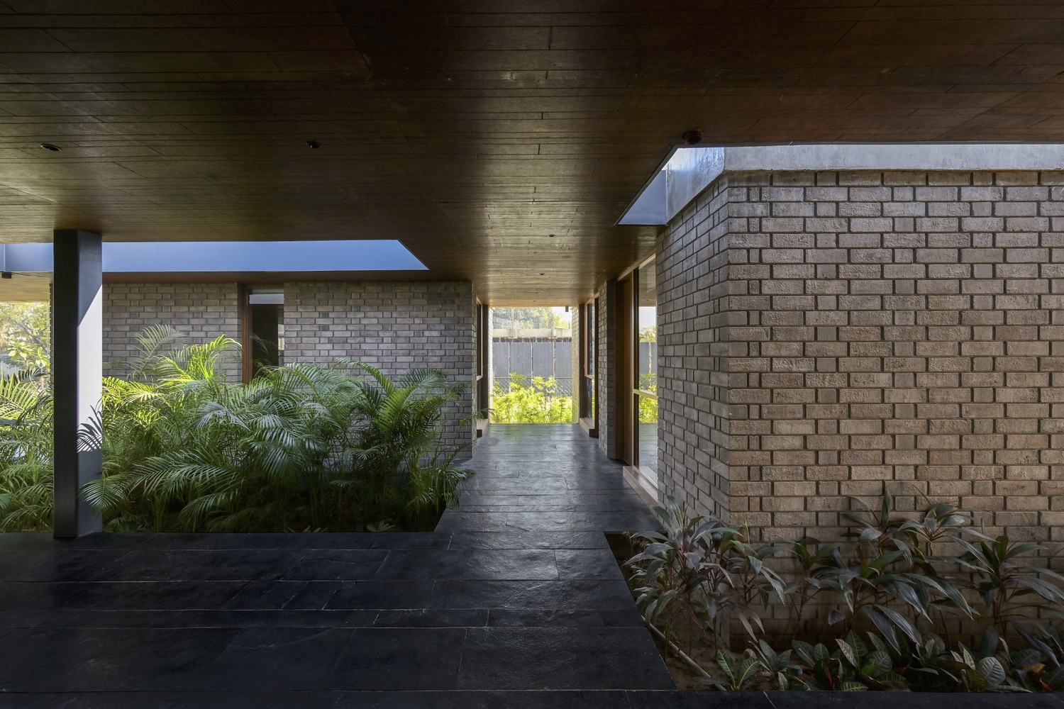 几堵墙和一间屋顶办公室丨inpractice-0