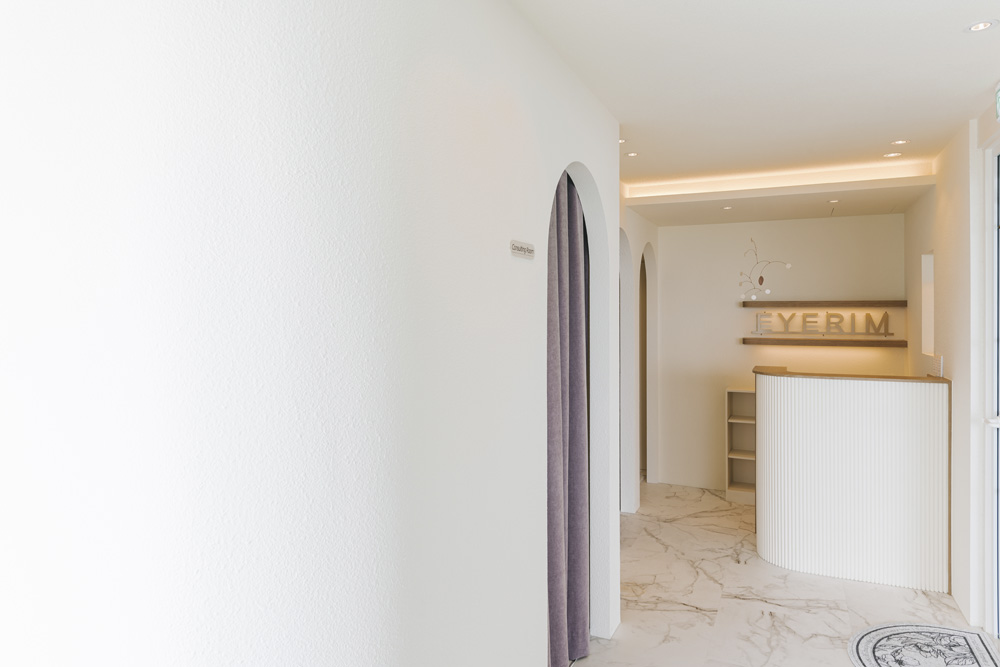 白色与木色迷你别墅设计，16 平米视听室惊艳亮相-6