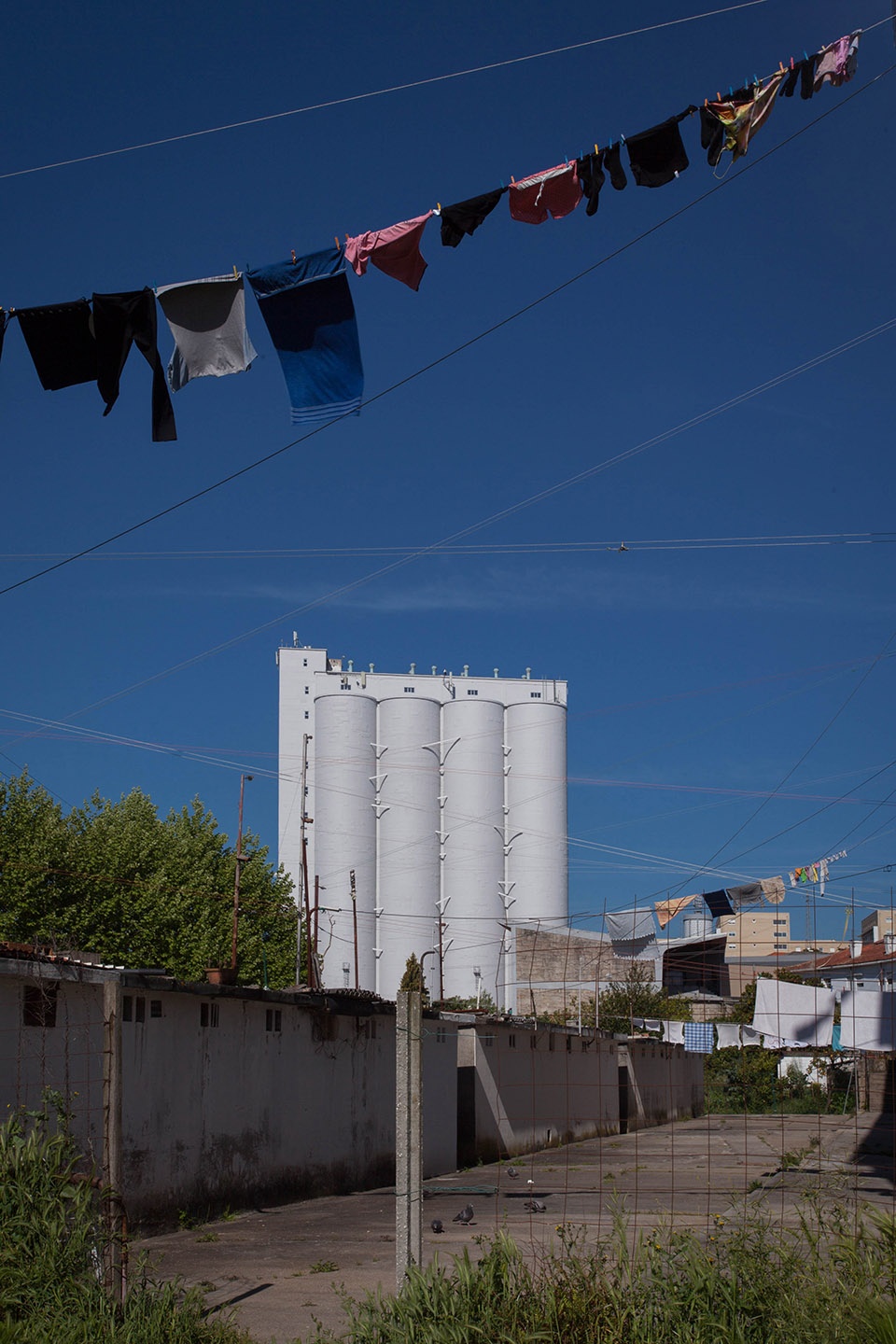 葡萄牙 Travessa 装置 | 铁钉固定的历史与艺术平衡-11