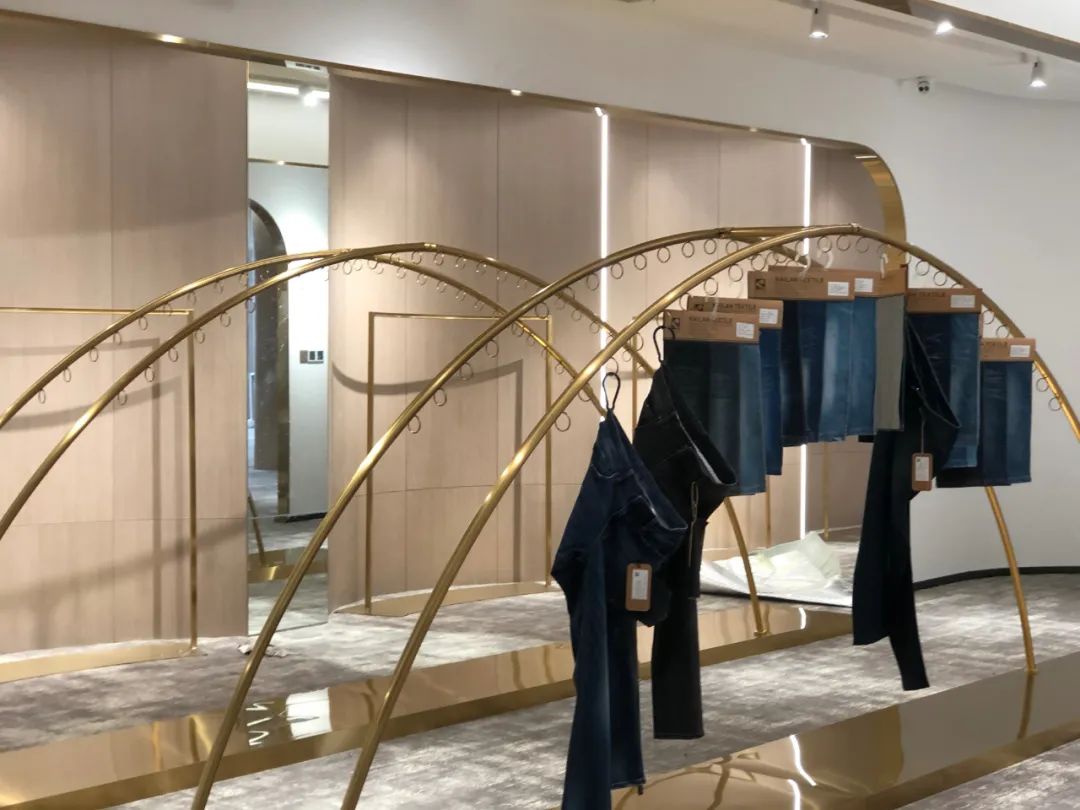 凯澜纺织展厅 | 小巨蛋 | 现代工装的逆袭-27