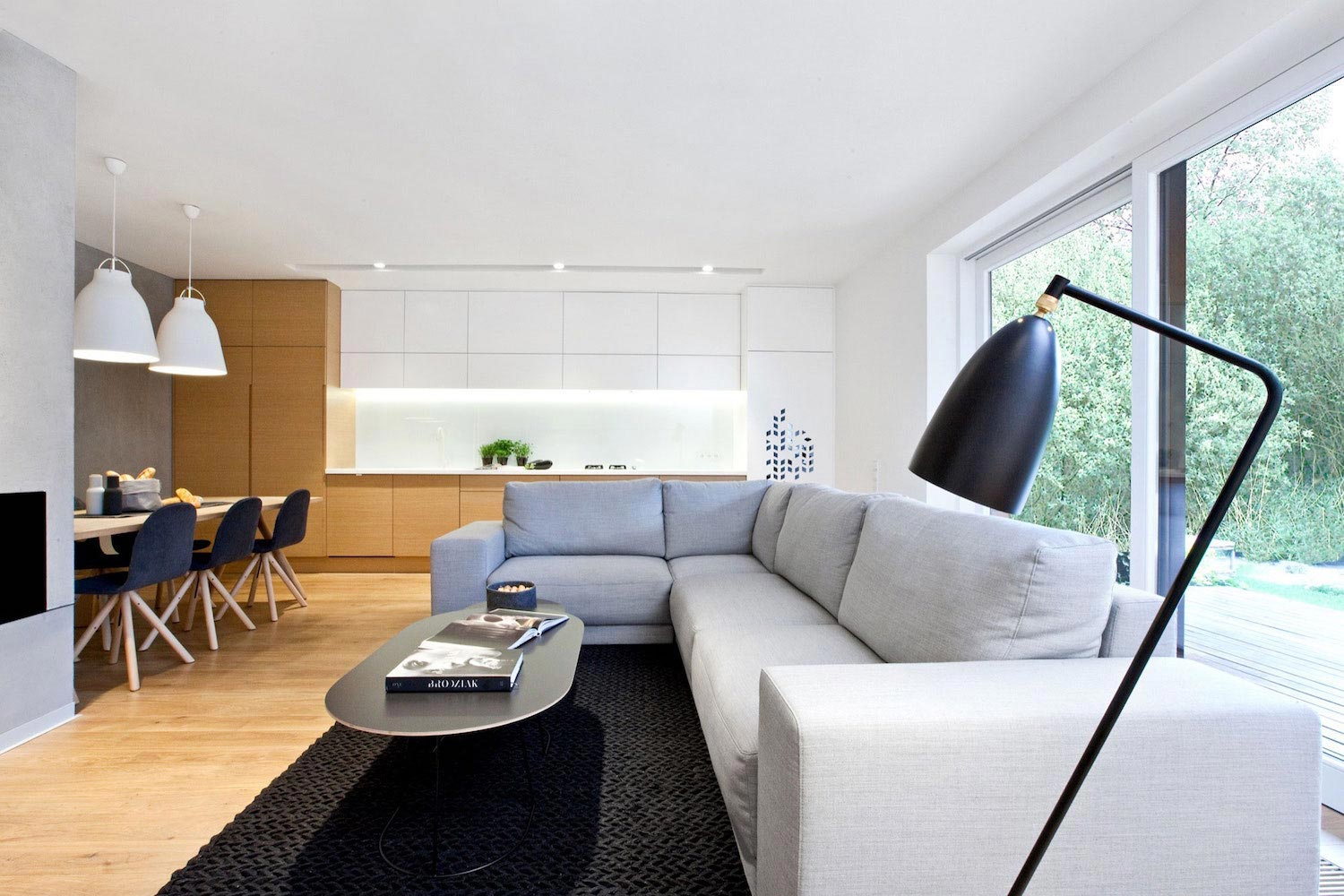 波兰 Puszczykowo 时尚镂空住宅设计-3