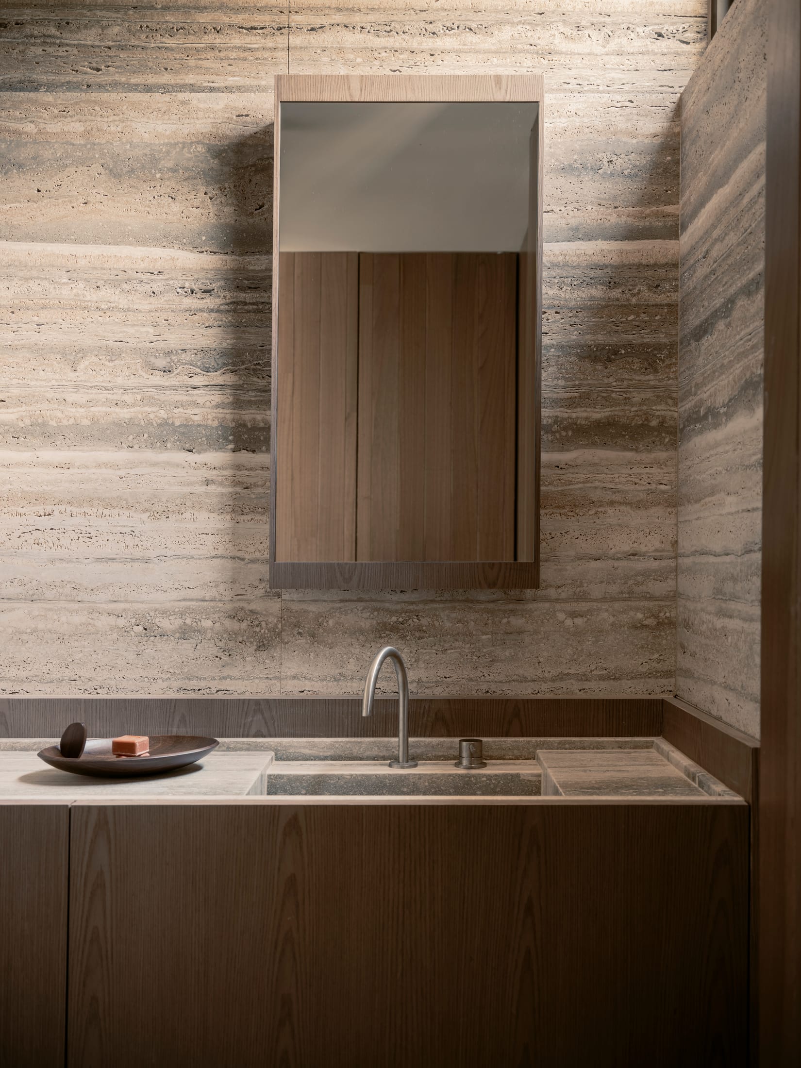 Back of the Moon: A Multi-Generational Coastal Retreat in Maianbar.-3