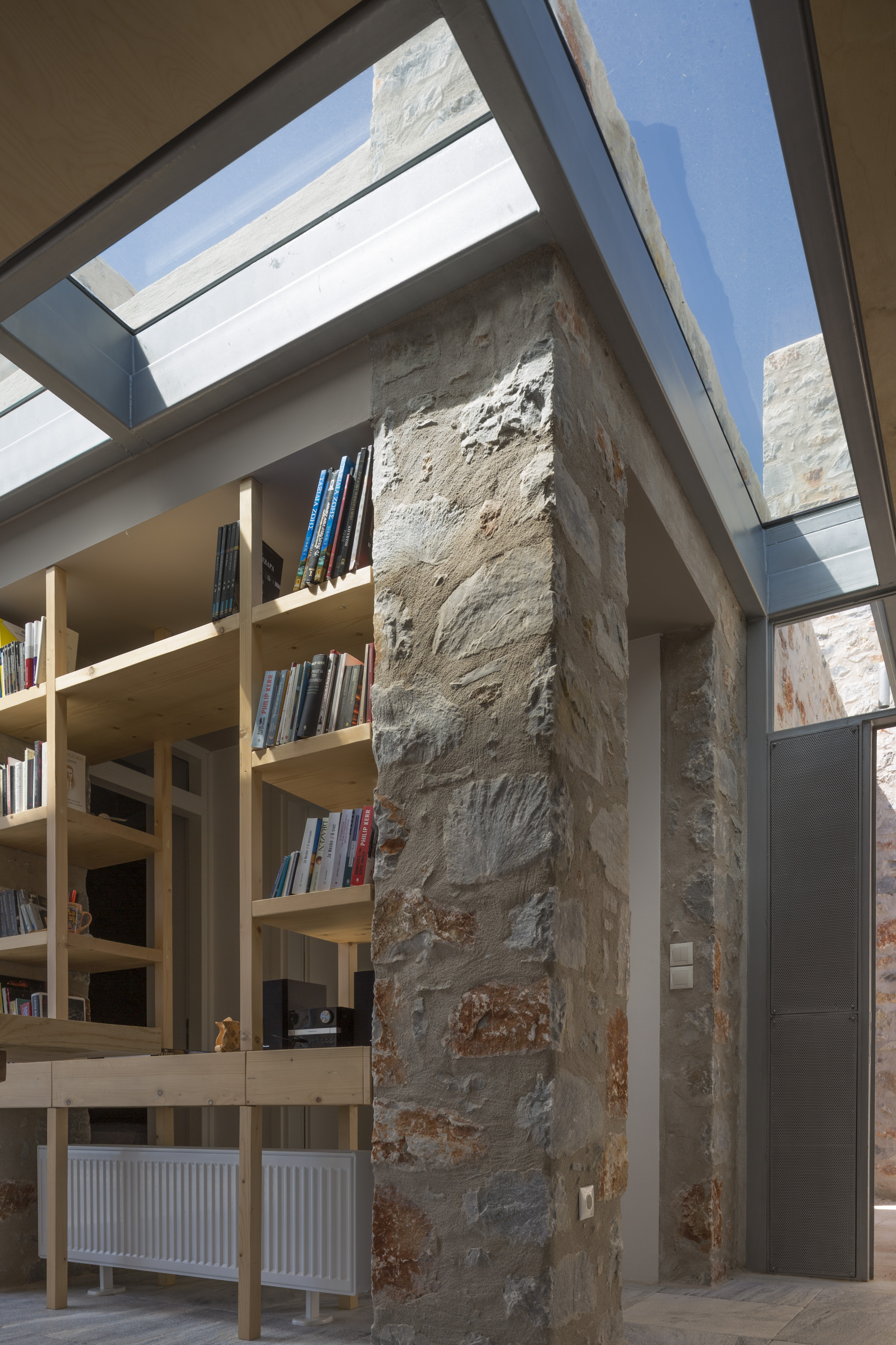 橄榄林中的石筑别墅-28