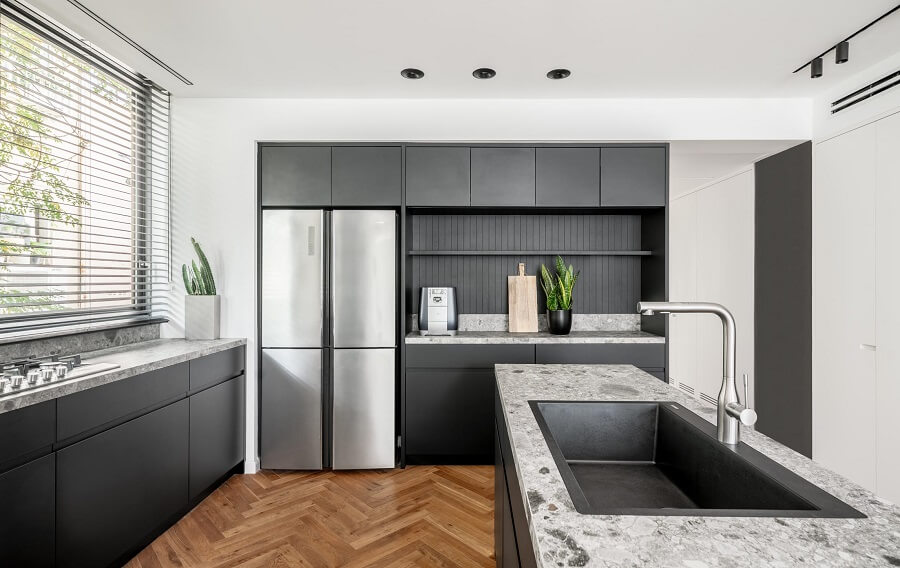 100 מר בתל אביב: המעצב של החבר שלי, מעצב שלי. - WALLS : WALLS-29