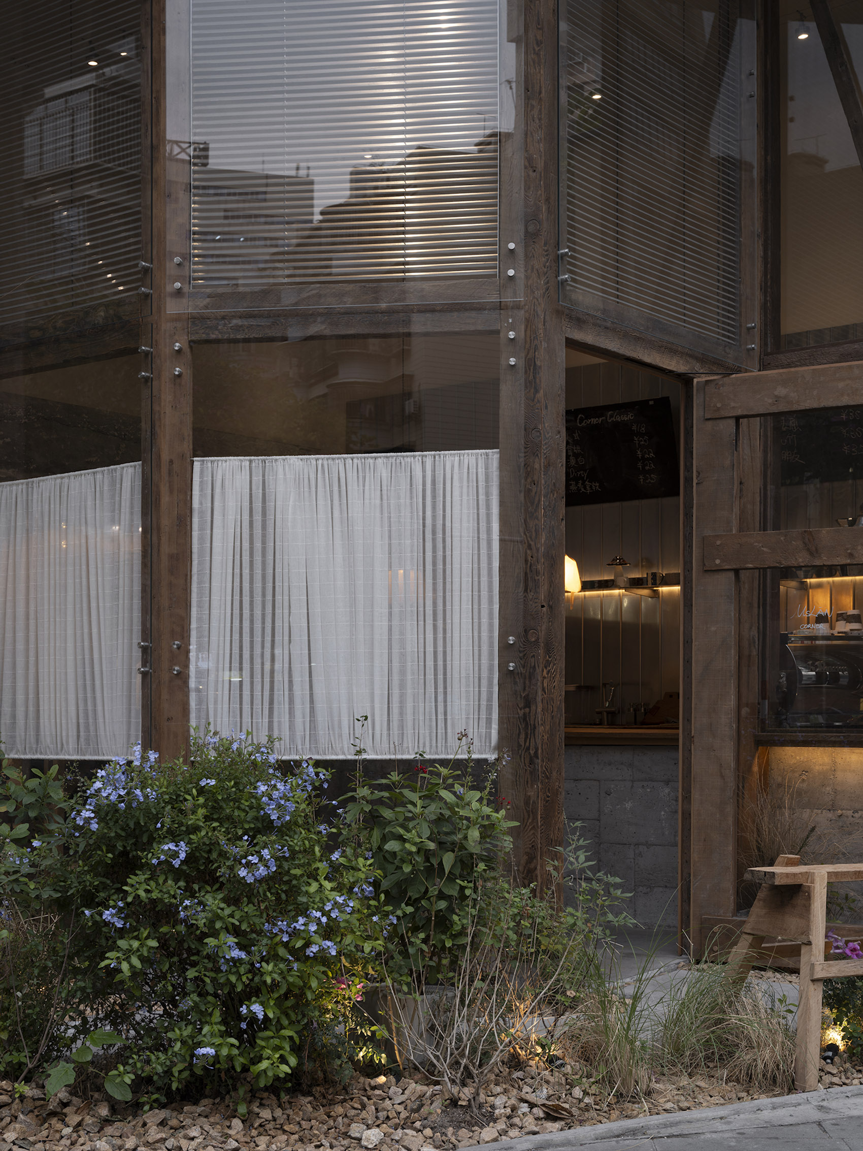 MSLAN corner 服装店丨中国厦门丨退化建筑-30