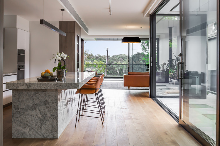 桉树环绕的多代家庭活力宅-11