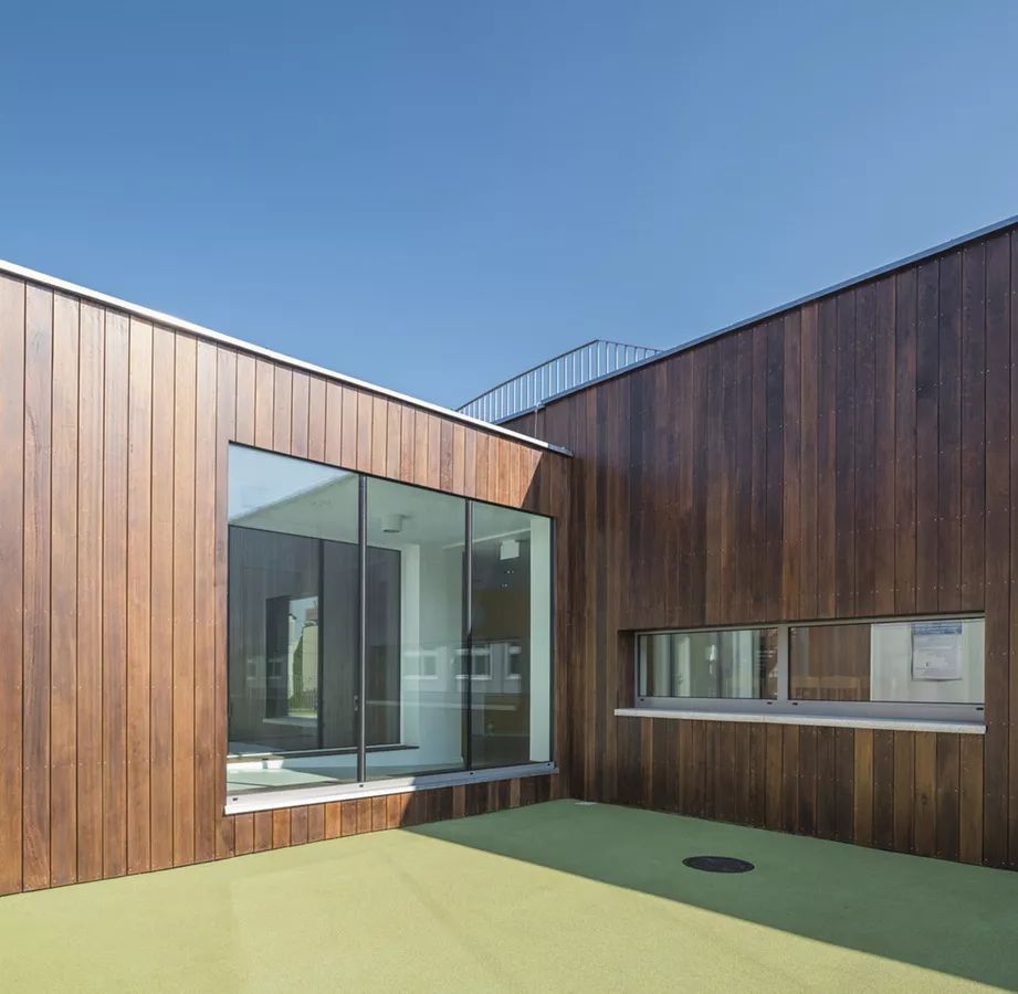 波兰幼儿园 | 犹如漂浮的小岛，鼓励孩子欢快奔跑-18